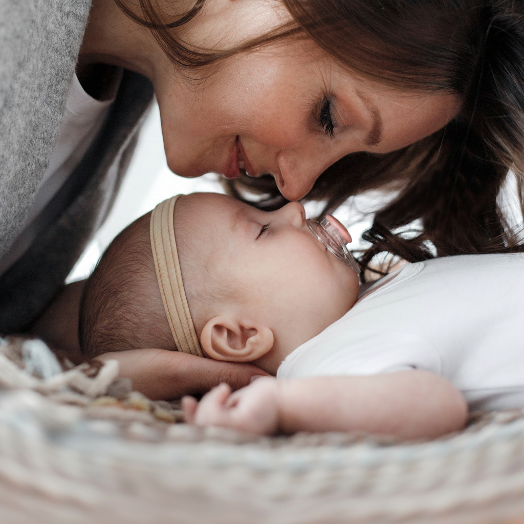 Le sommeil de bébé : 0 à 18 mois – astuces et conseils pour des nuits paisibles