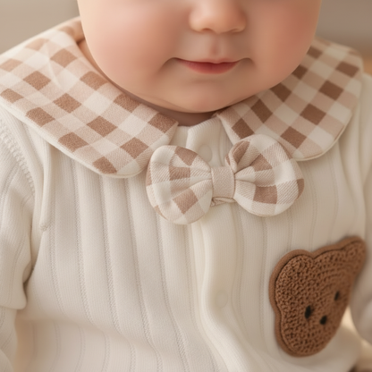 Combinaison bébé URSA™ — zoom col papillon coton certifié