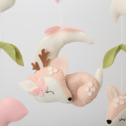 Mobile pour bébé faon en feutre hypoallergénique, éveil sensoriel nouveau-né