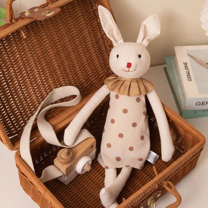 Peluche lapin Ribambelle™ lapine jupe à pois dans valise en osier avec appareil photo en bois — doudou cadeau naissance