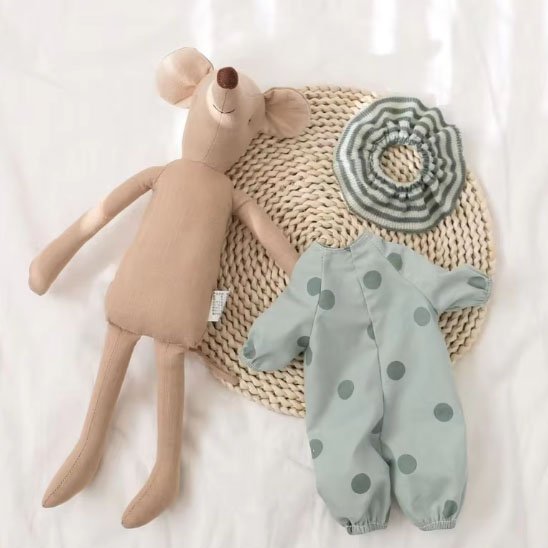 Peluche souris FARFOUILLE™ câlinée par bébé - style boho nordique-vêtements-amovibles