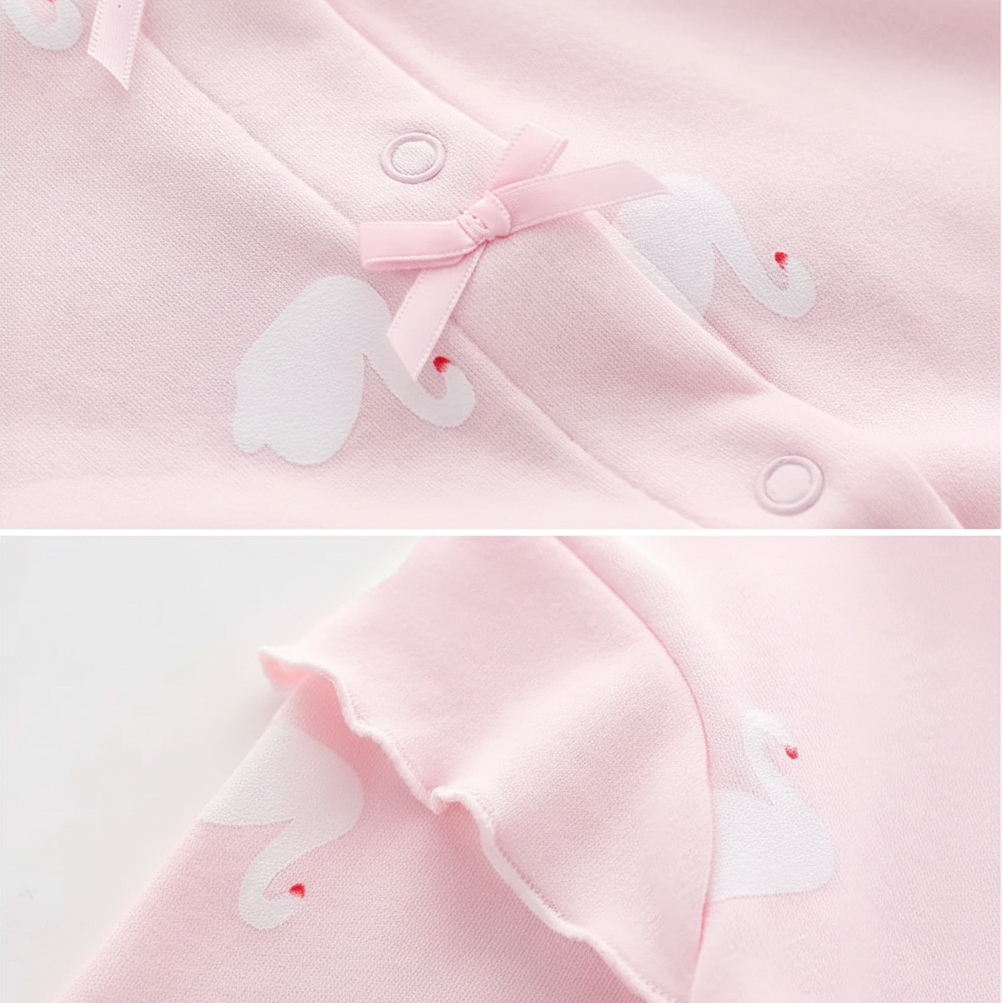 Pyjama bébé fille ROSWAN™ – gros plan tissu coton doux rose motif cygne