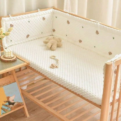 Tour de lit bébé COCOONPURE beige à picots doux avec broderies ourson et abeille, protection respirante pour lit à barreaux