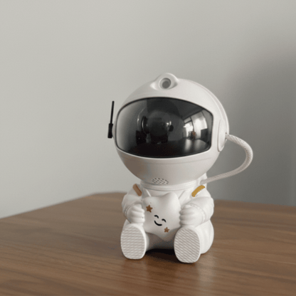 Astronaute projecteur design de couleur blanche posé sur une table.