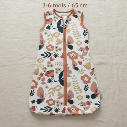 Gigoteuse bébé en taille 3-6 mois / 65 cm posée à plat.