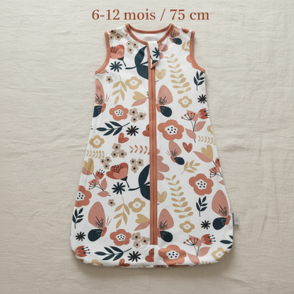 Gigoteuse bébé en taille 6-12 mois / 75 cm posée à plat.