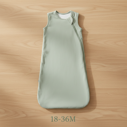 Gigoteuse bébé pour grand enfant taille 18-36 mois, posée à plat sur du bois.