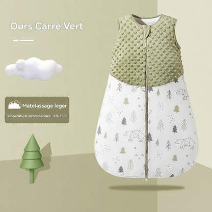 Gigoteuse bébé modèle "Ours Carré Vert" avec matelassage léger pour une température recommandée de 10-25°C.