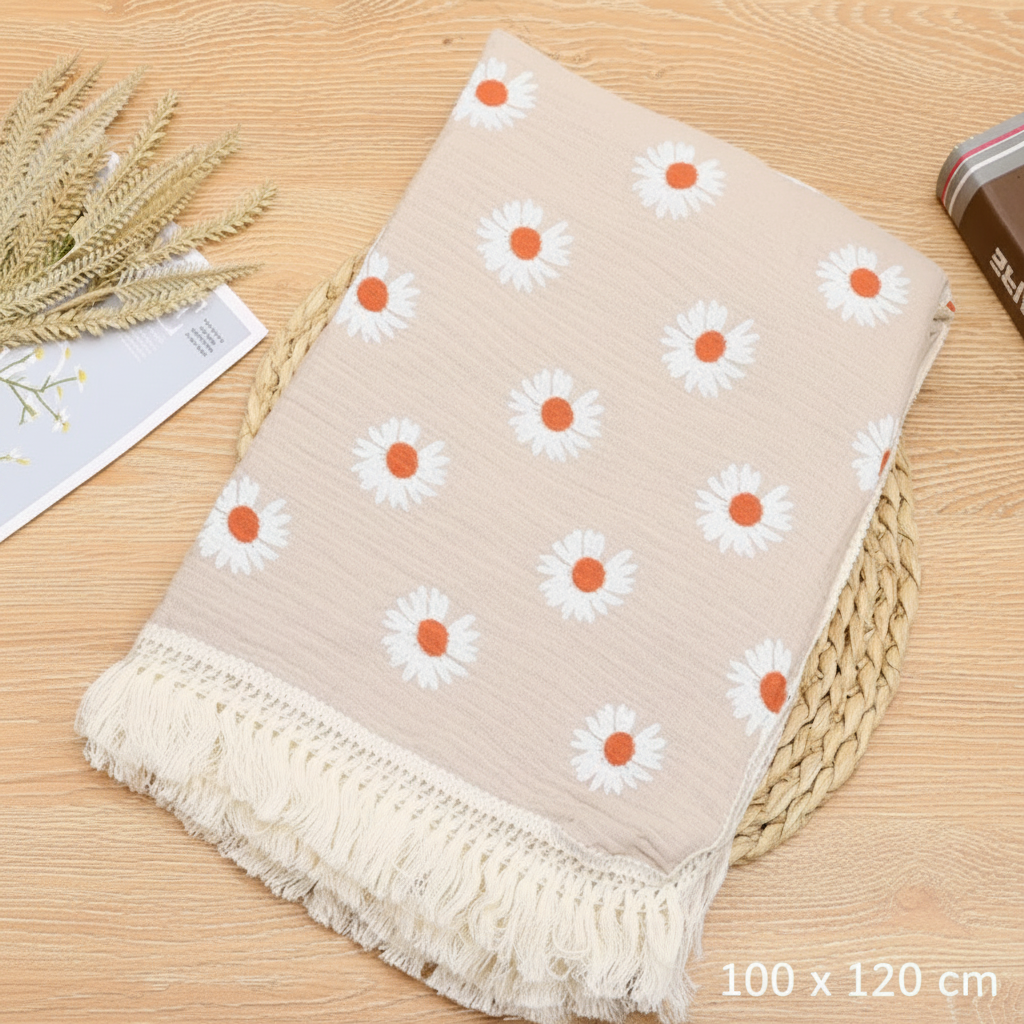 Lange bébé grande taille 100x120cm en mousseline beige exposé sur un support naturel.