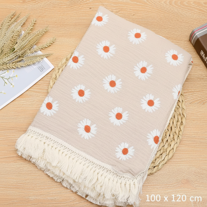 Lange bébé grande taille 100x120cm en mousseline beige exposé sur un support naturel.