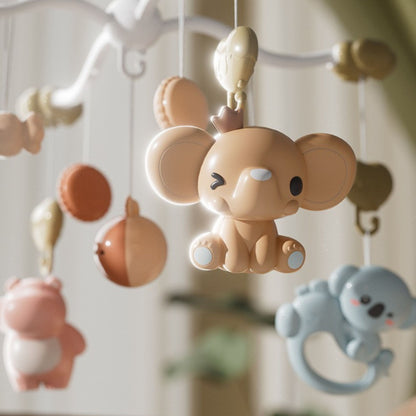 Mobile bébé Accessoire puériculture mobile de lit bébé design moderne, jouet d'éveil suspendu animaux savane tons terre et bleu ciel.