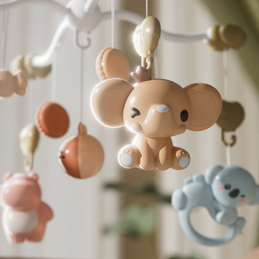 Mobile bébé Accessoire puériculture mobile de lit bébé design moderne, jouet d'éveil suspendu animaux savane tons terre et bleu ciel.