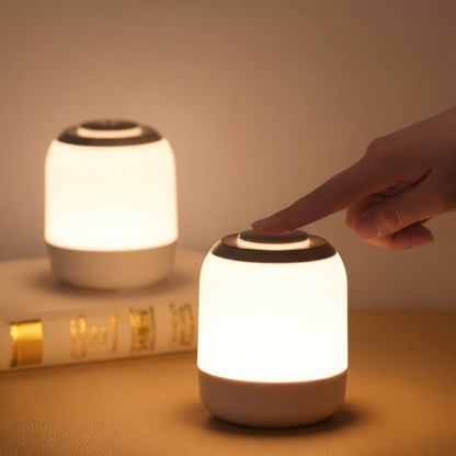 Veilleuse de nuit tactile réglée manuellement pour une lumière douce.