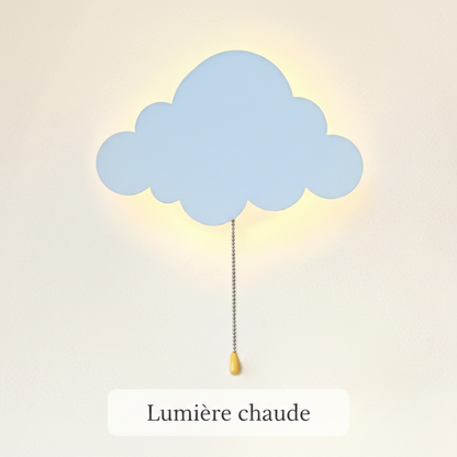 Veilleuse murale nuage réglée sur un mode d'éclairage chaud et relaxant pour la nuit.